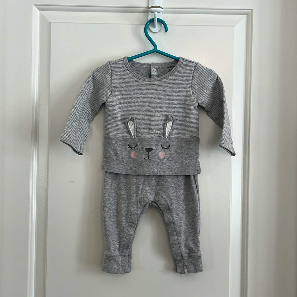 Carter’s one piece sleeper size 6m